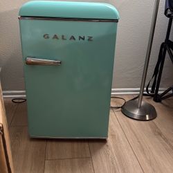 Galanz Retro Mini Fridge 