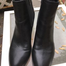 Women Boots Used Once 