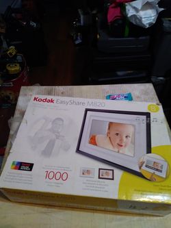 BRAND NEW KODAK EASYSHARE DIGITAL ROTATING PICTURE FRAME