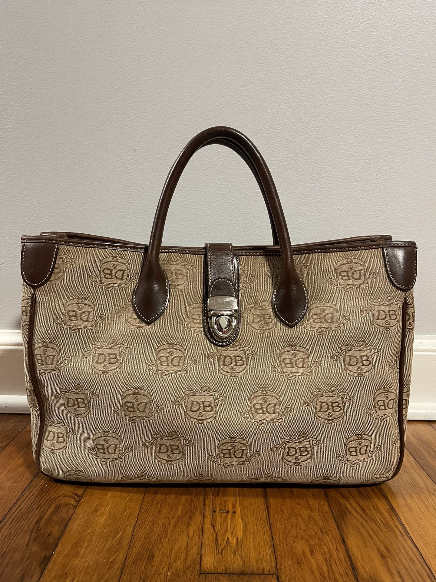 Beautiful Dooney&Bourke Signature Tote