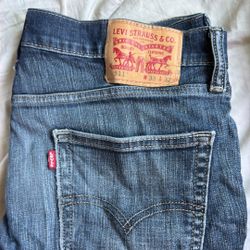 Levi Jeans 33/32 15$
