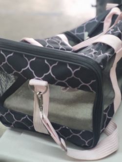 Pet carrier