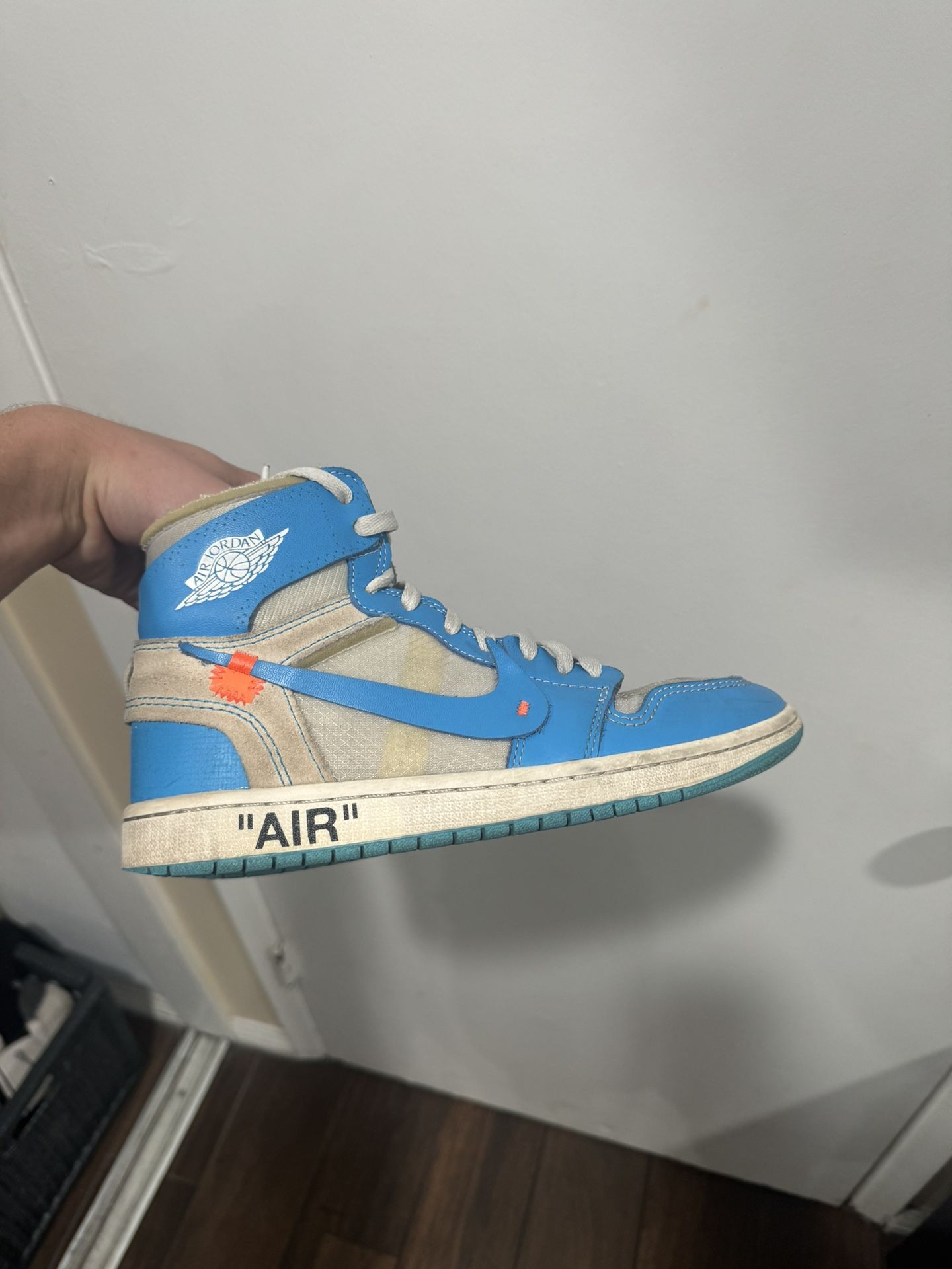 Off White Jordan 1 UNC