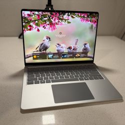 Microsoft Surface Laptop 7 (Snapdragon) – Like New, Touchscreen, All-Day Battery