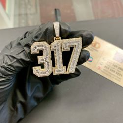 Gold Pendant With Diamonds 