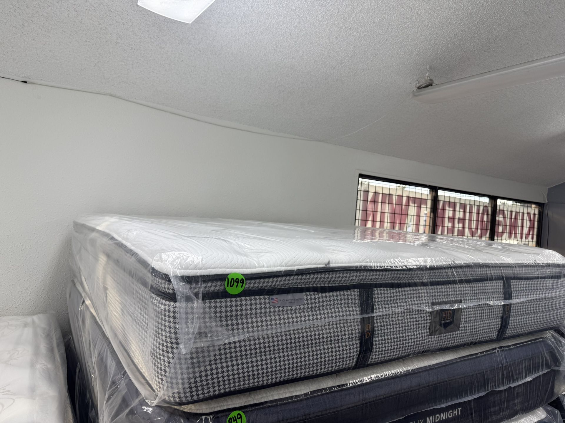 KING SIZE PARAMOUNT PILLOW TOP MATTRESS & BOX SPRINGS BED SET