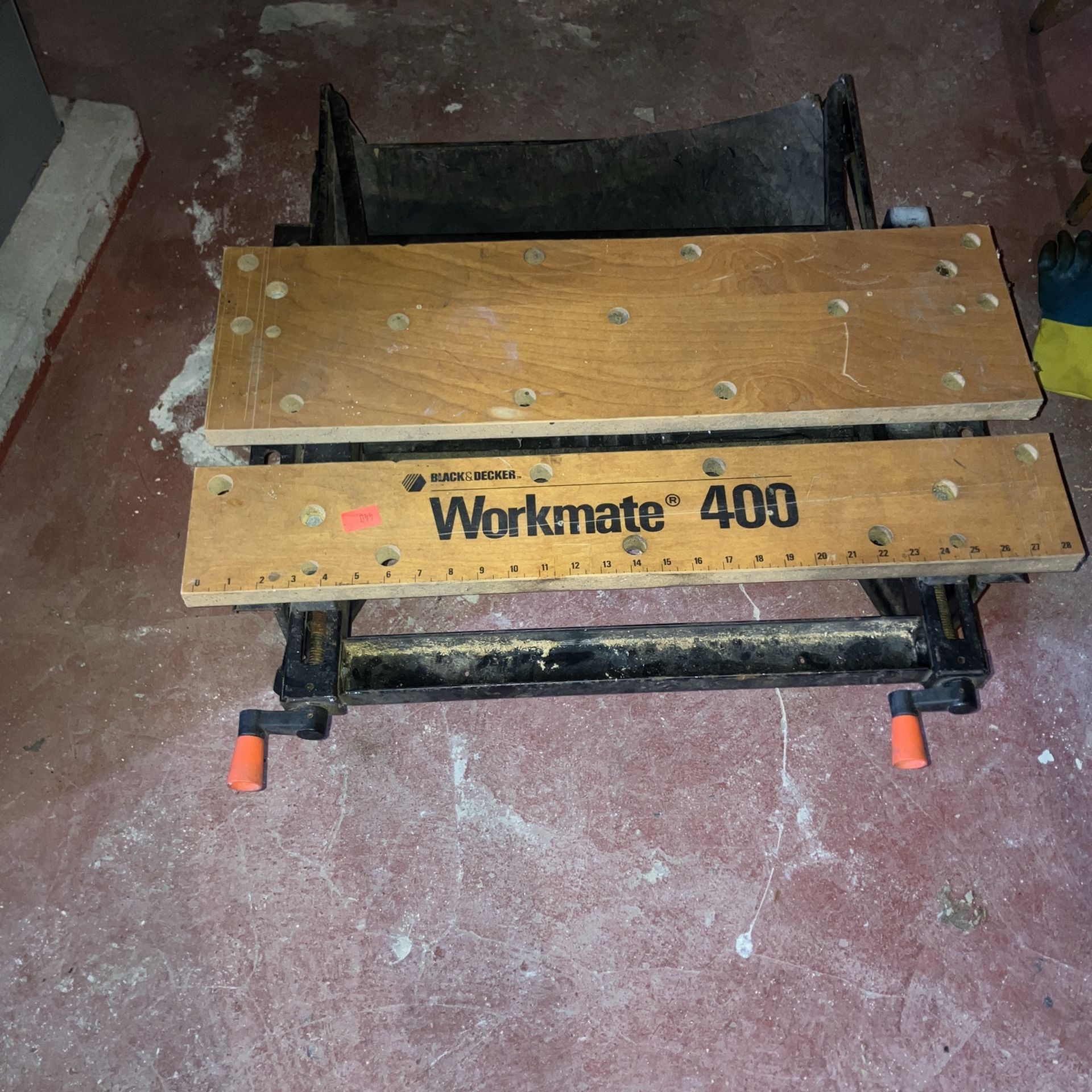Co Black & Decker work meat 400 mobile workbench