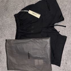Essentials Shorts 