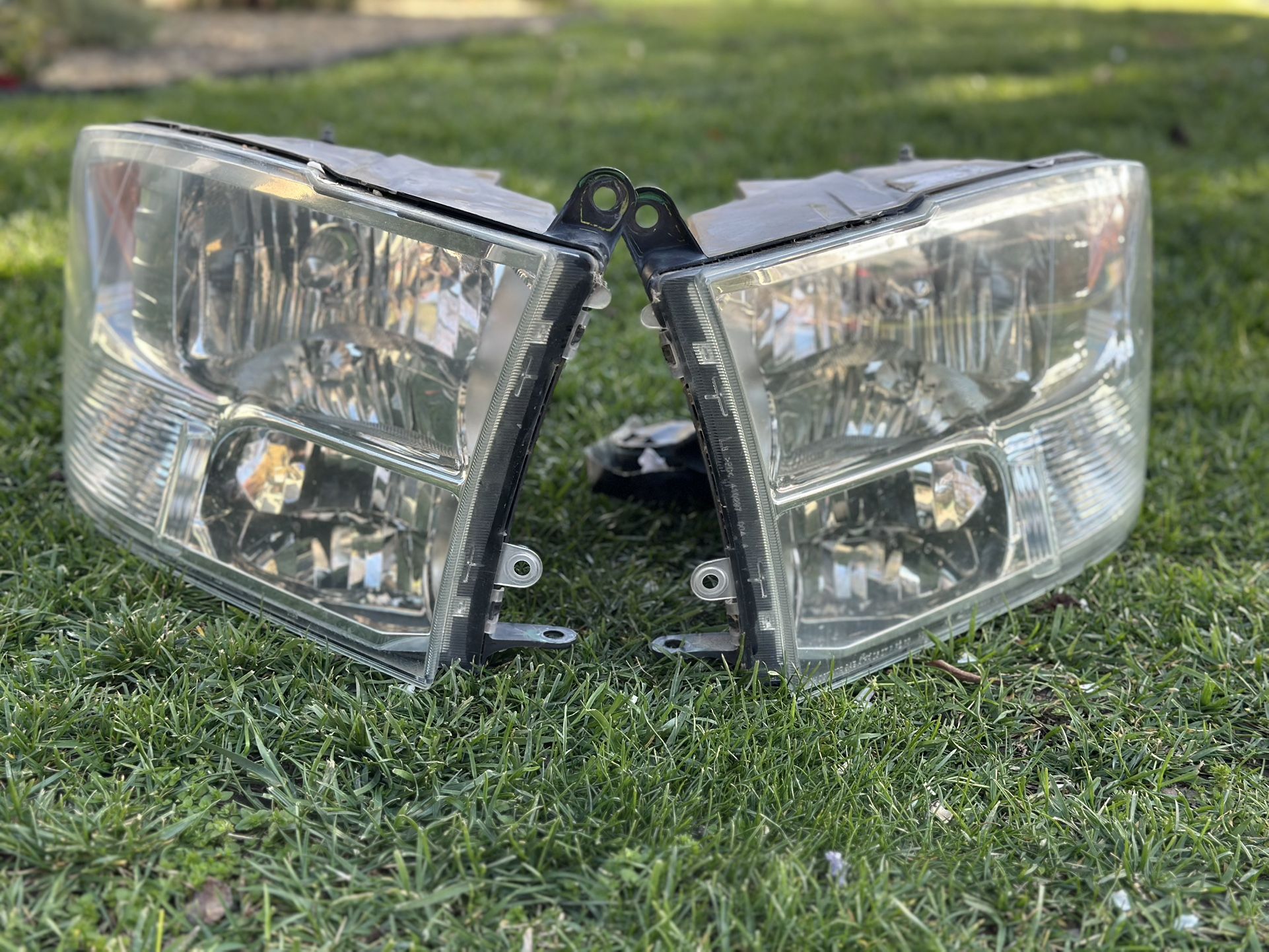 2015 RAM 2500 USED HEADLIGHTS