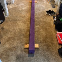 Balance Beam : Gymnastics