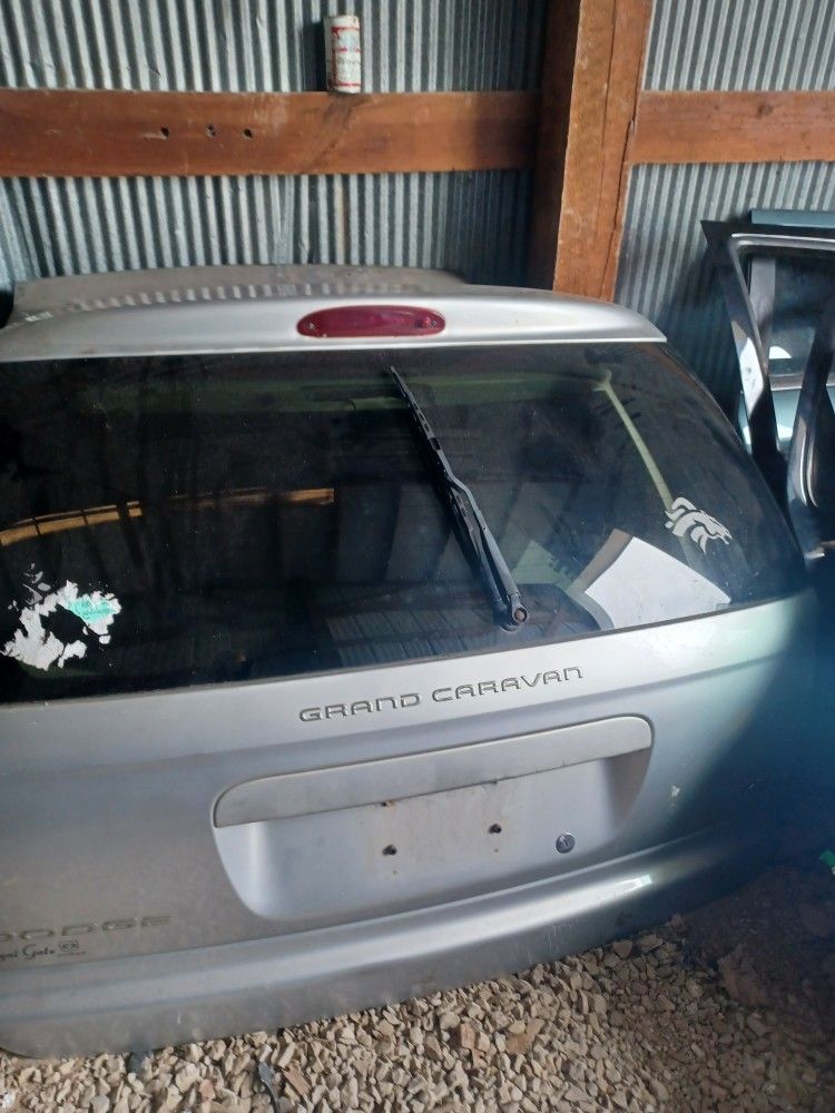 05 Caravan Hatchlid Used Comes Complete
