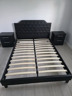 Queen Bed and Nightstands- Cama queen y Mesas de Noche