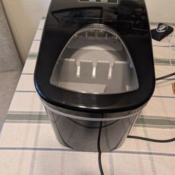 Frigidaire 26 lb. Countertop Ice Maker EFIC117-SS, Black Stainless Steel Machine