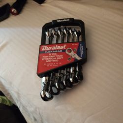 Ratcheting Wrench Set