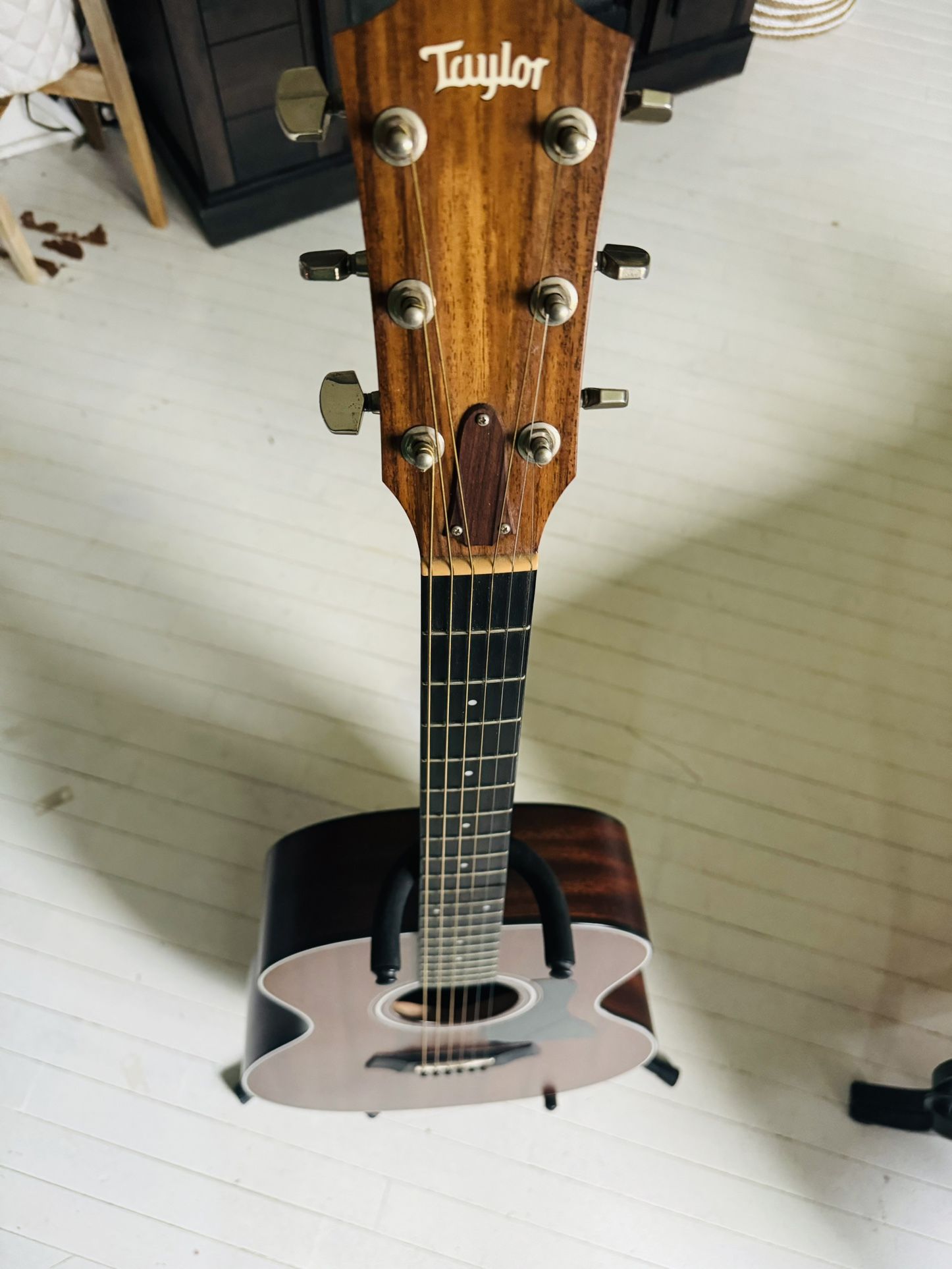 Taylor 324 V-Class Grand Auditorium Acoustic Guitar Shaded Edge Burst