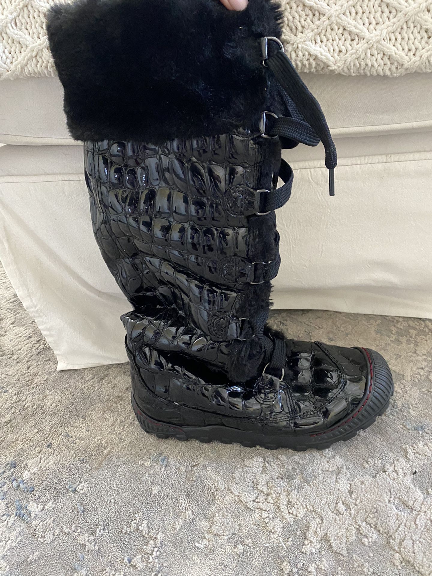 Like New Womens Snow Boots