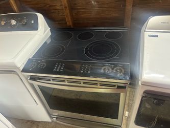 GE Profile 30-in Glass Top 5 burners 5.3-cu ft Air Fry Convection Oven Slide-In Electric Range ( Fingerprint Resistant Stainless Steel )