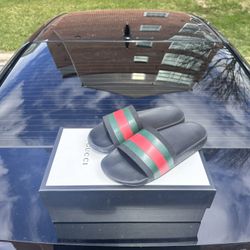 GUCCI SLIDES