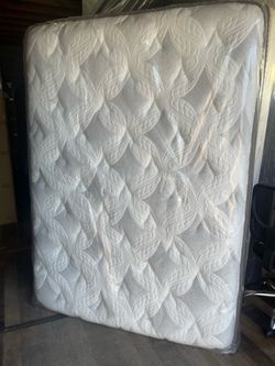 Full size mattress Stearns & Foster estate pillow top