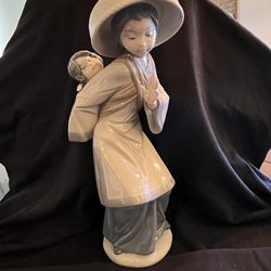Lladro Chinese With Baby