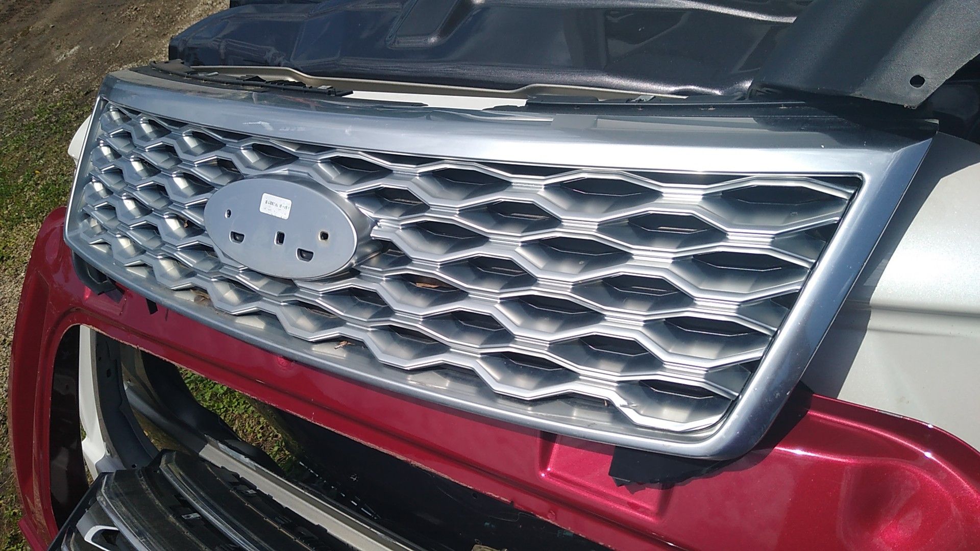 Ford explorer grills 2015 to 18 . All are broke on the back mounting parts . They would only be good for the crome parts which will come off