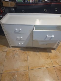 I sell 6-gabeta cabinet with lights