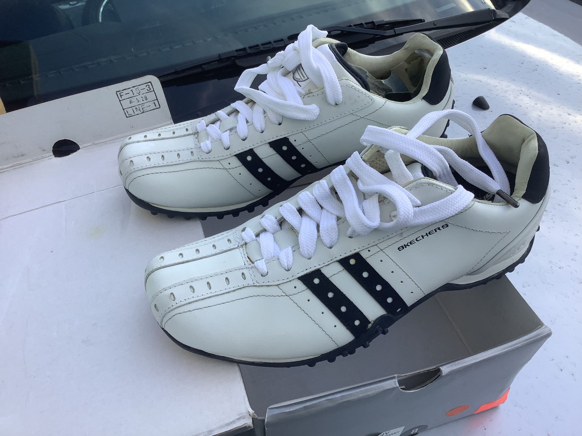 estafador provocar Cocinando Skechers Urbantrack Triumphant Mens Leather White/ Navy Size 8 for Sale in  Las Vegas, NV - OfferUp