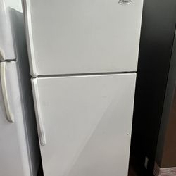 whirlpool white 28 inch W” refrigerator/nevera blanca