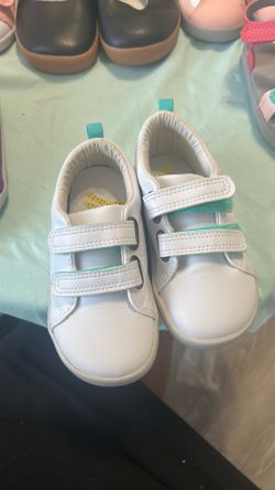 Ten  little shoe