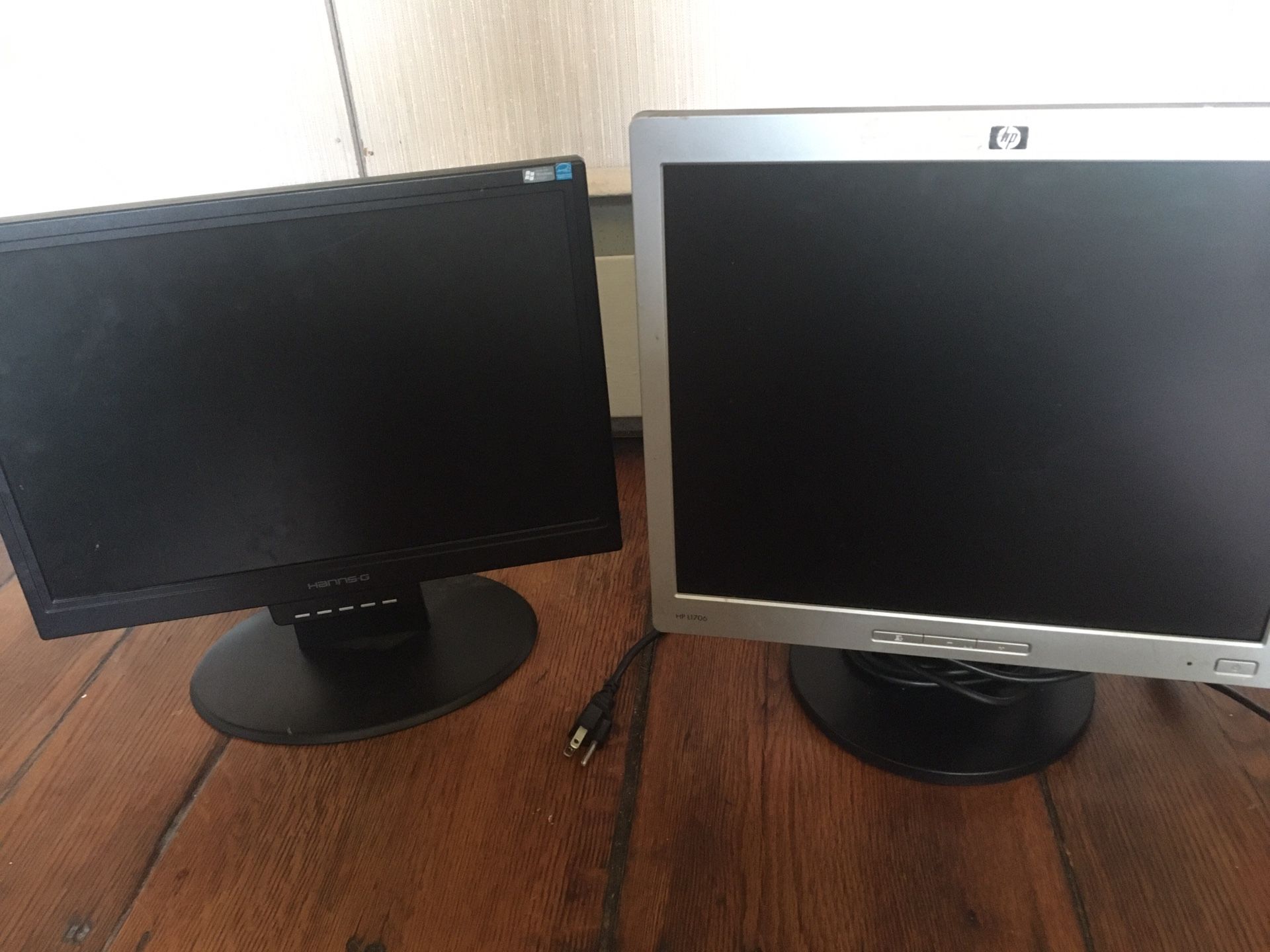 2 computer monitors