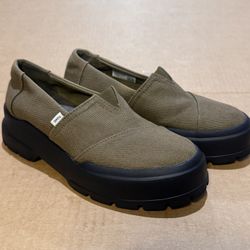 Toms Slip on canvas shoe Used