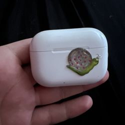 Apple AirPods Pro (1st Gen) – Great Condition