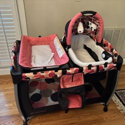 Pack n Play with Bassinet, extra mattress and sheets