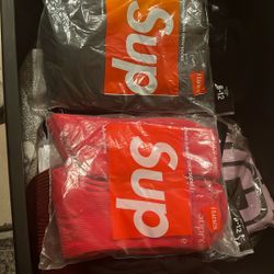 Supreme Socks 