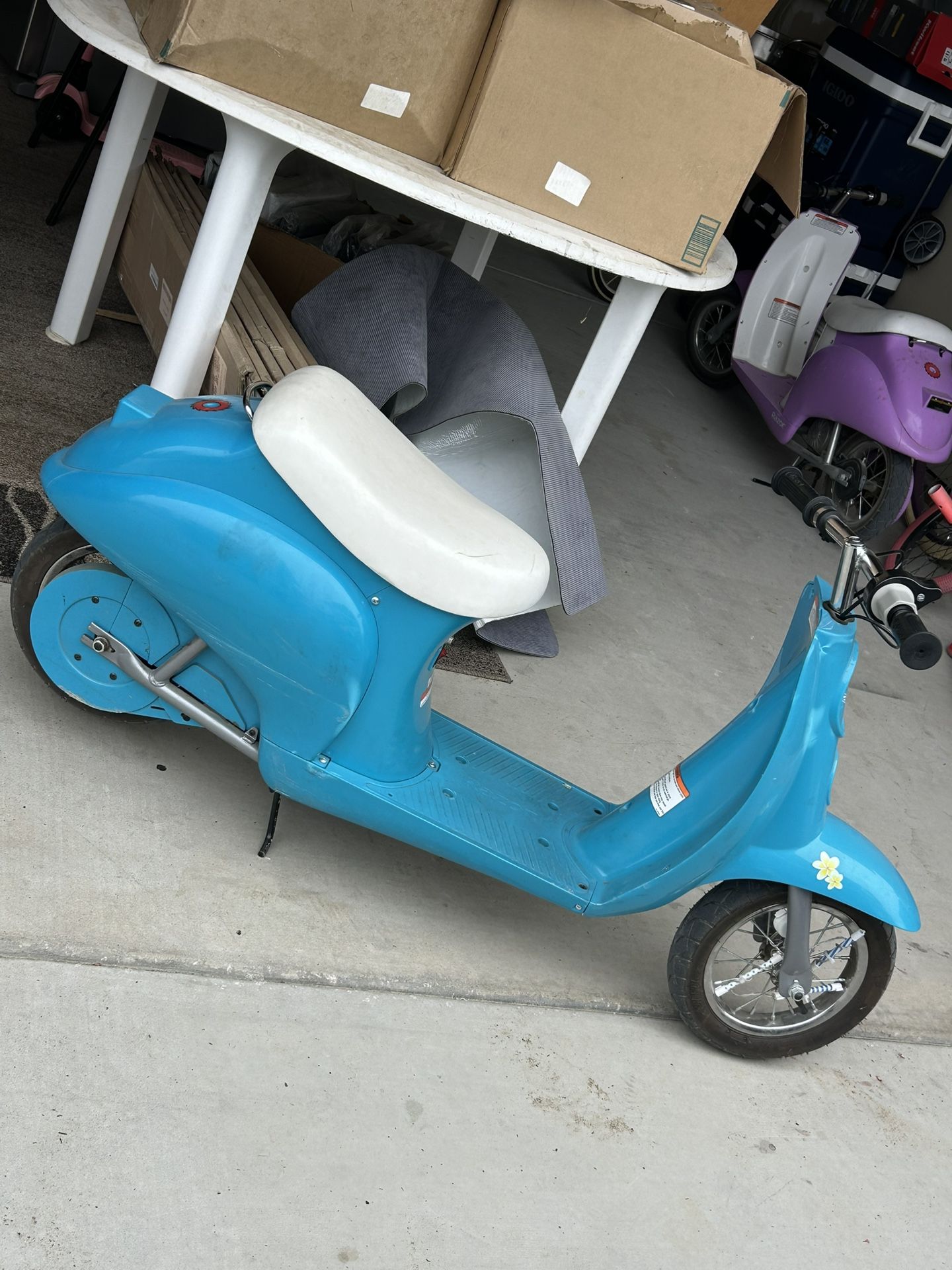 Kids Motor Razor W Charger 120