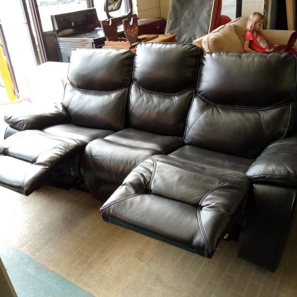 Nice Clean Back Leather Reclining Couch Sofa Ont Brand