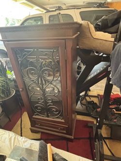 Wine cabinet