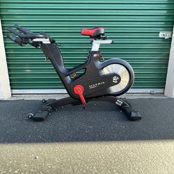  Matrix Powered By ICG IC7 Commercial Spin Bike 
