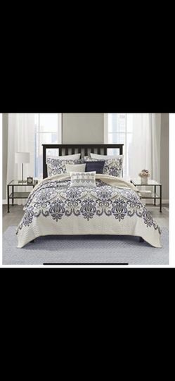 Madison Park Quilt Traditional King/Cal King(104"×94"), $120 Or Best Offer