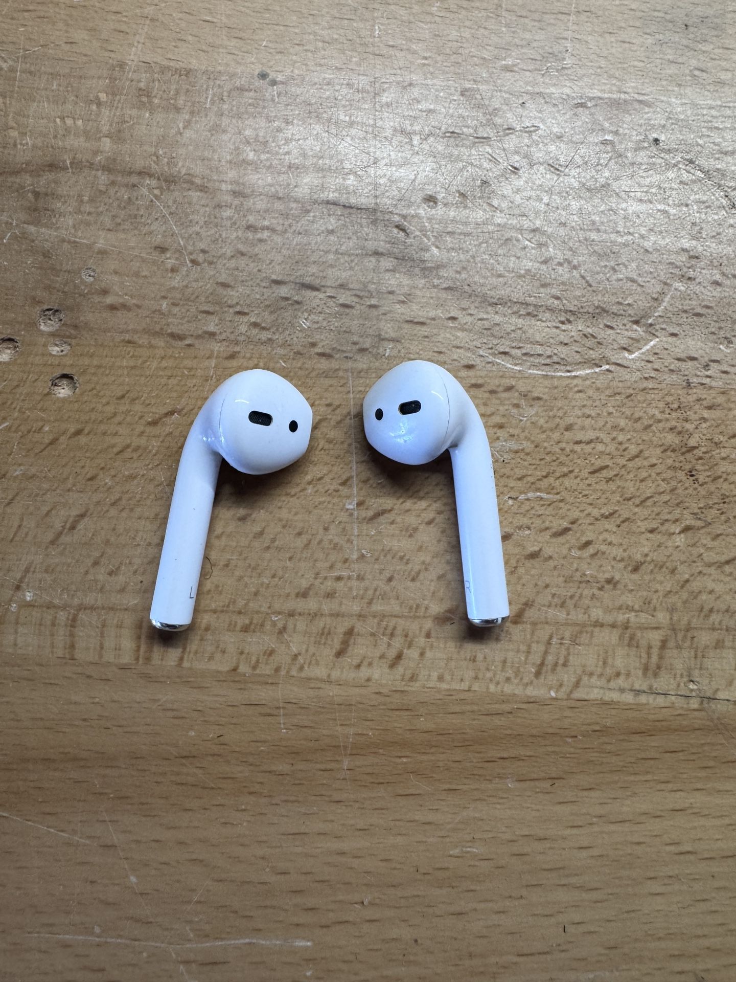 Apple AirPods (1st Gen)