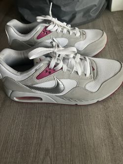 Woman’s Nike Size 8