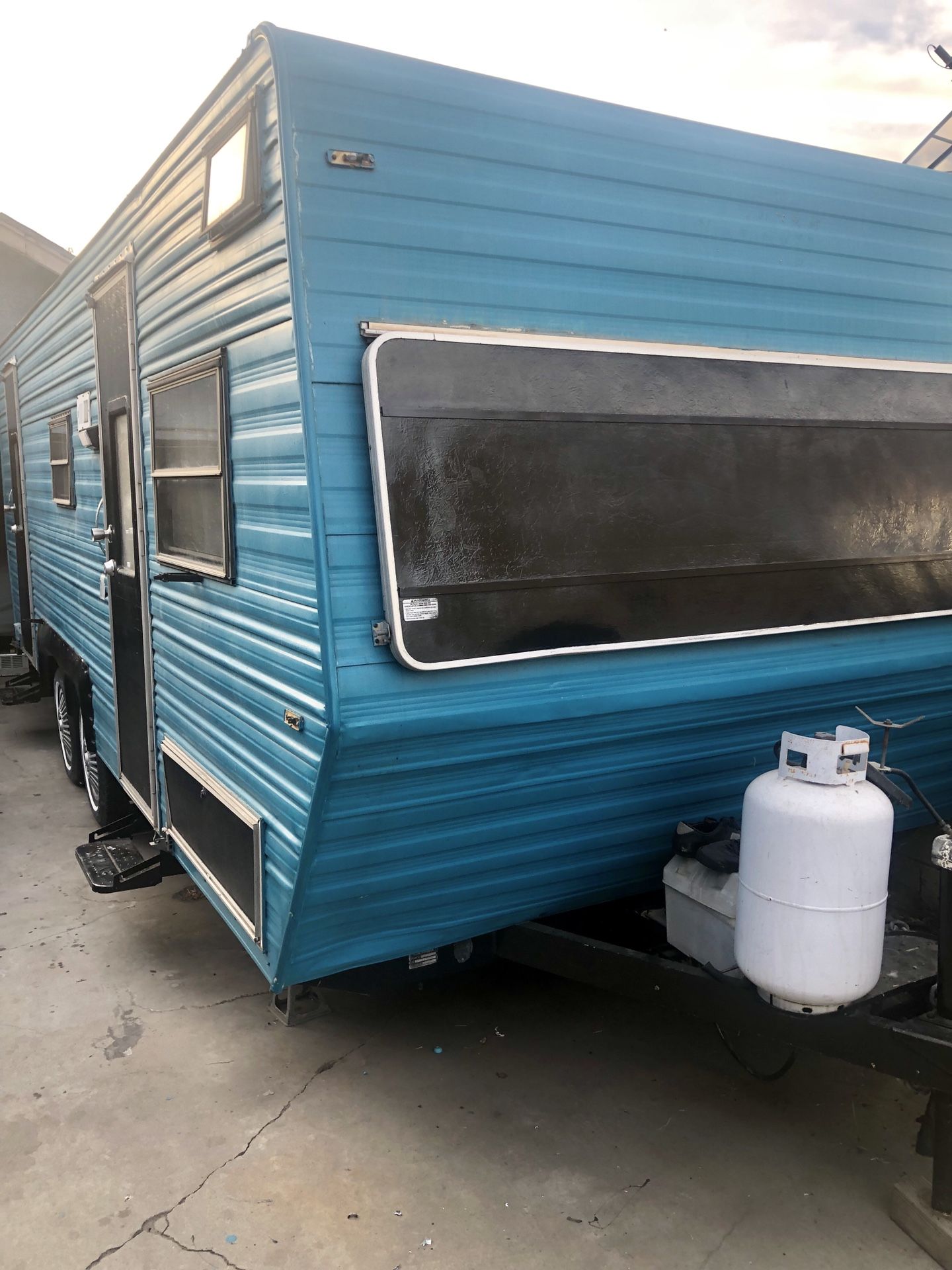 1985 Travel Trailer ALJO. Good Condition