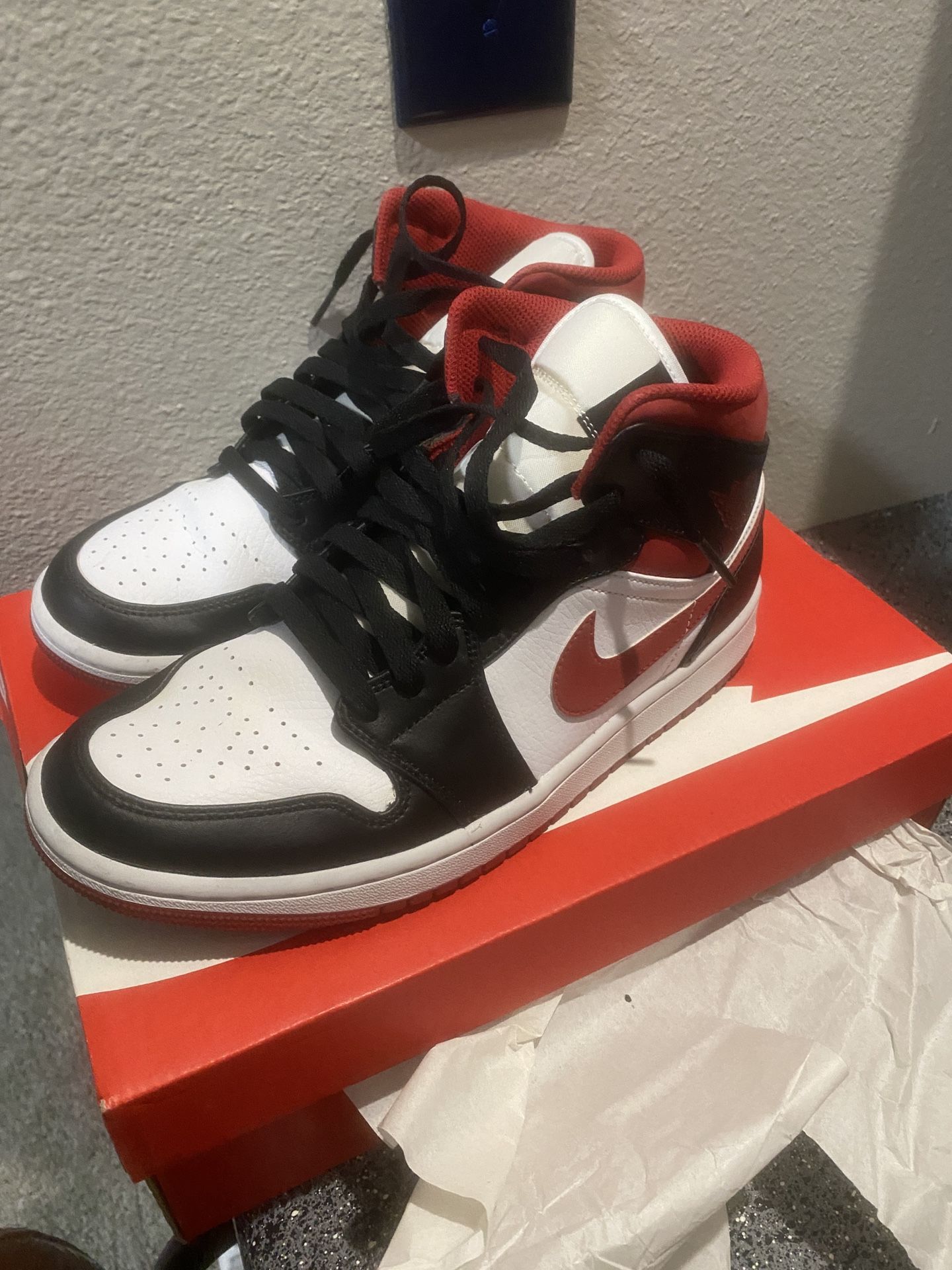 Air Jordan 1 Mid “Black Gym Red”