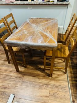 Wood Dining Table 4 seats ( cushions included)