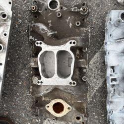 5.7 L Chevy Small Block Efi Edelbrock four barrel intake manifold