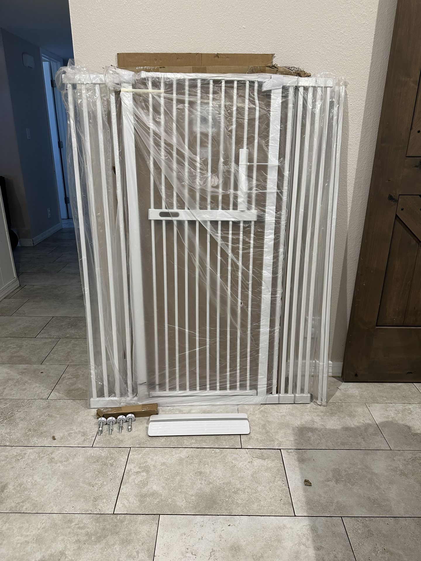Extra Tall Pet Gate / Baby Gate - Fits Openings 29.9” - 44.4”