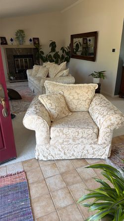 Couch/ sofa set with pillows