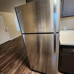 Frigidaire Refrigerator 