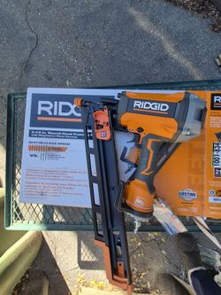 RIDGID Pneumatic 21-Degree 3-1/2 in. Round Head Framing Nailer