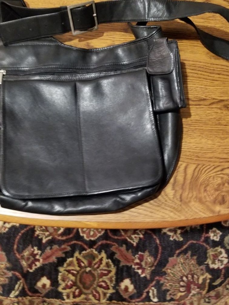 Black Leather Shoulder/Messenger Bag